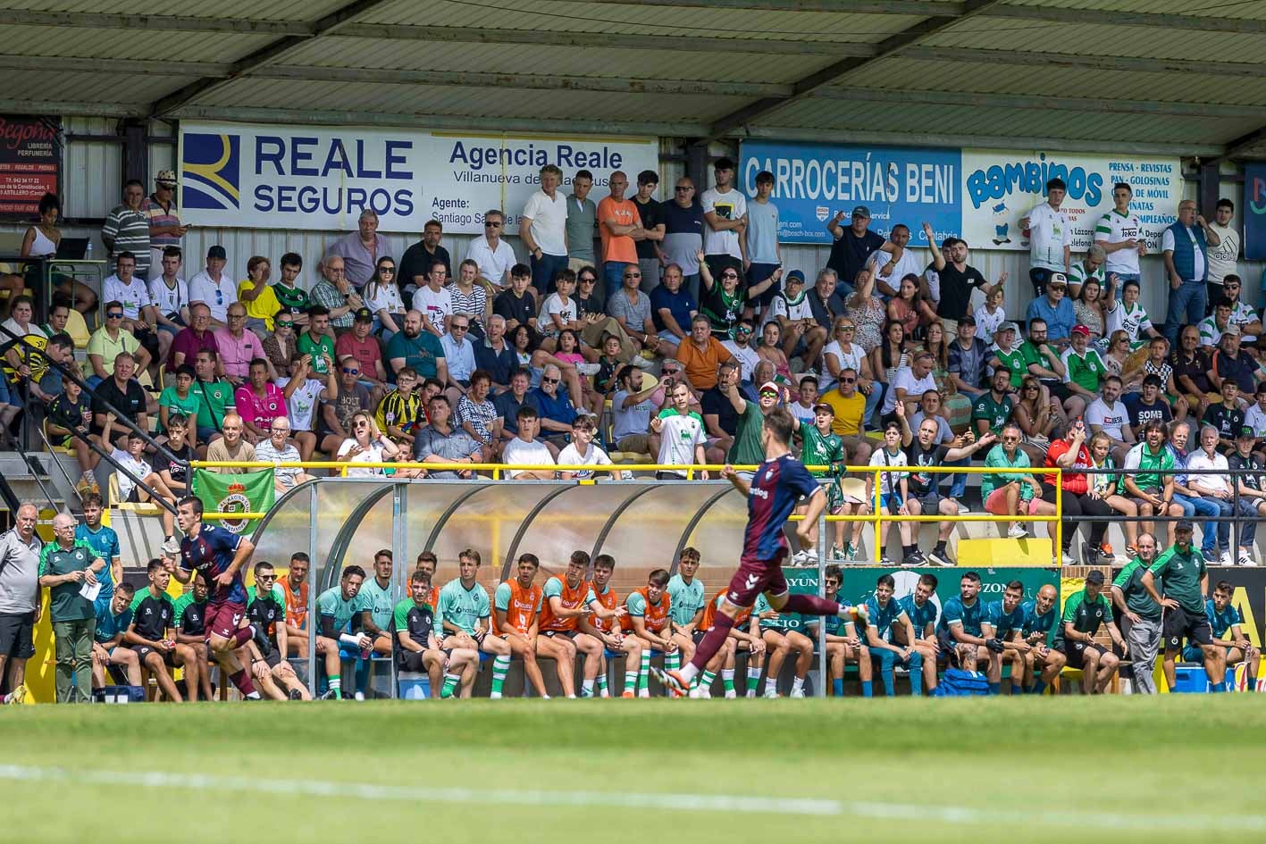 El Fernando Astobiza acogió a unos 3.000 espectadores para presenciar el partido. 