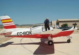 Laureano en una de sus avionetas