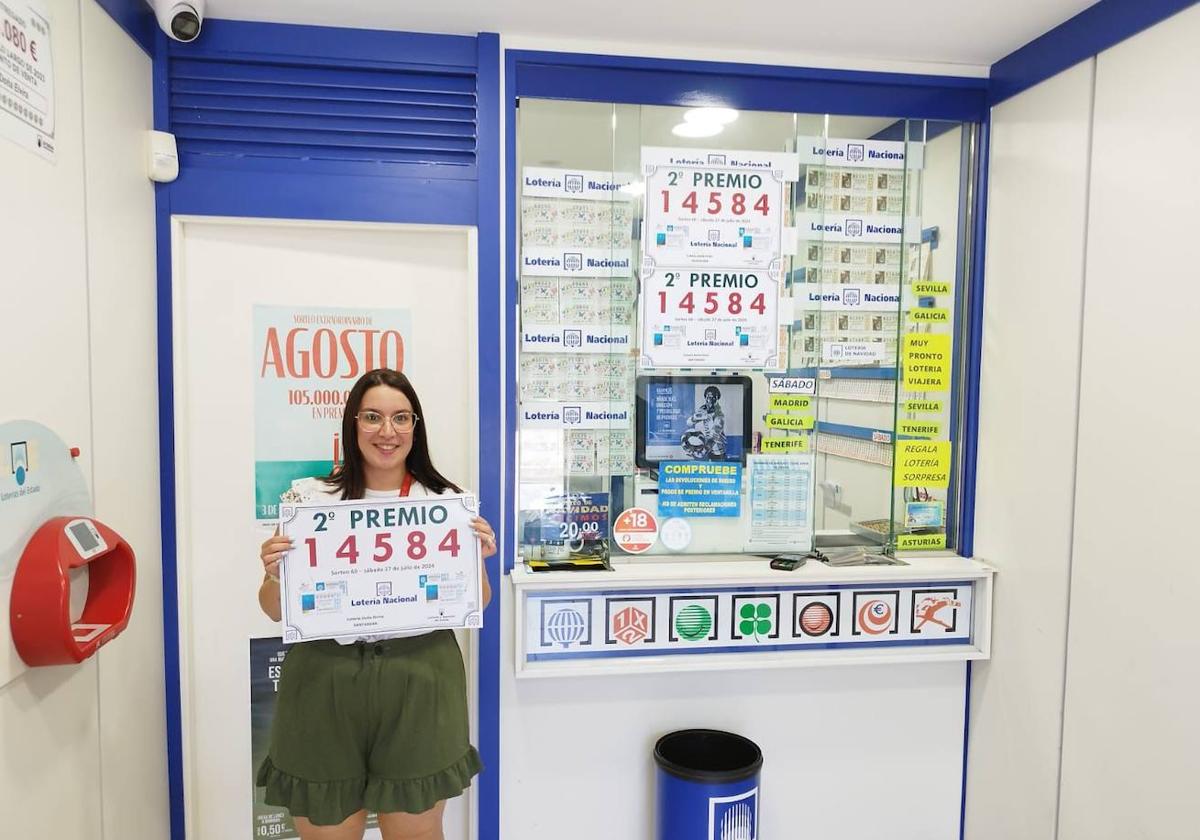 Rebeca Fernández, propoetaria de la Administración número 21, ubicada en la calle Atilano Rodríguez.