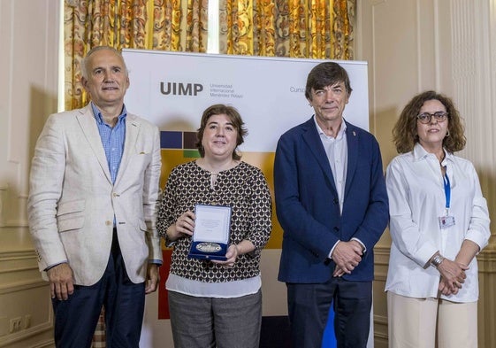 Jaime Aja, director de RTVE en Cantabria; Concepción Cascajosa, presidenta de RTVE; Carlos Andradas, rector de la UIMP, y Matilde Carlón, vicerrectora de la institución académica, esta mañana, en el Palacio de La Magdalena.