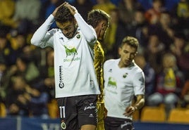 Andrés Martín se lamenta tras una ocasión fallada en el partido entre Alcorcón y Racing el curso pasado.