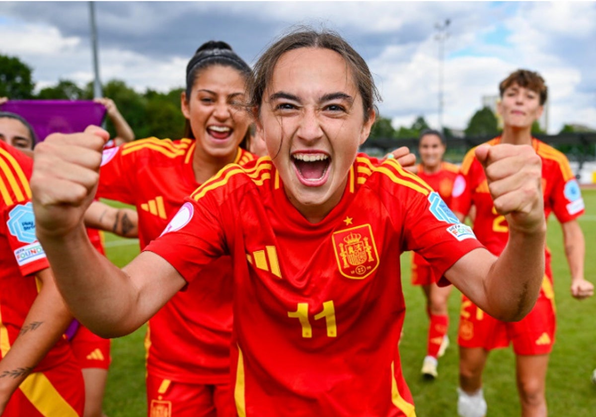 Daniela Agote celebra el triunfo de la Sub 19 en Campeonato de Europa