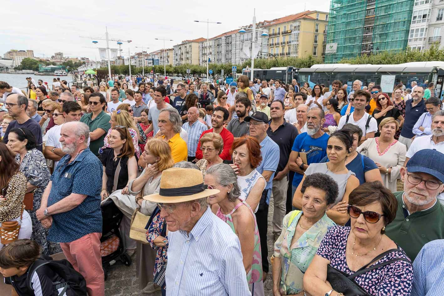 Cientos de personas aplaudieron a los ganadores del oro olímpico en París.