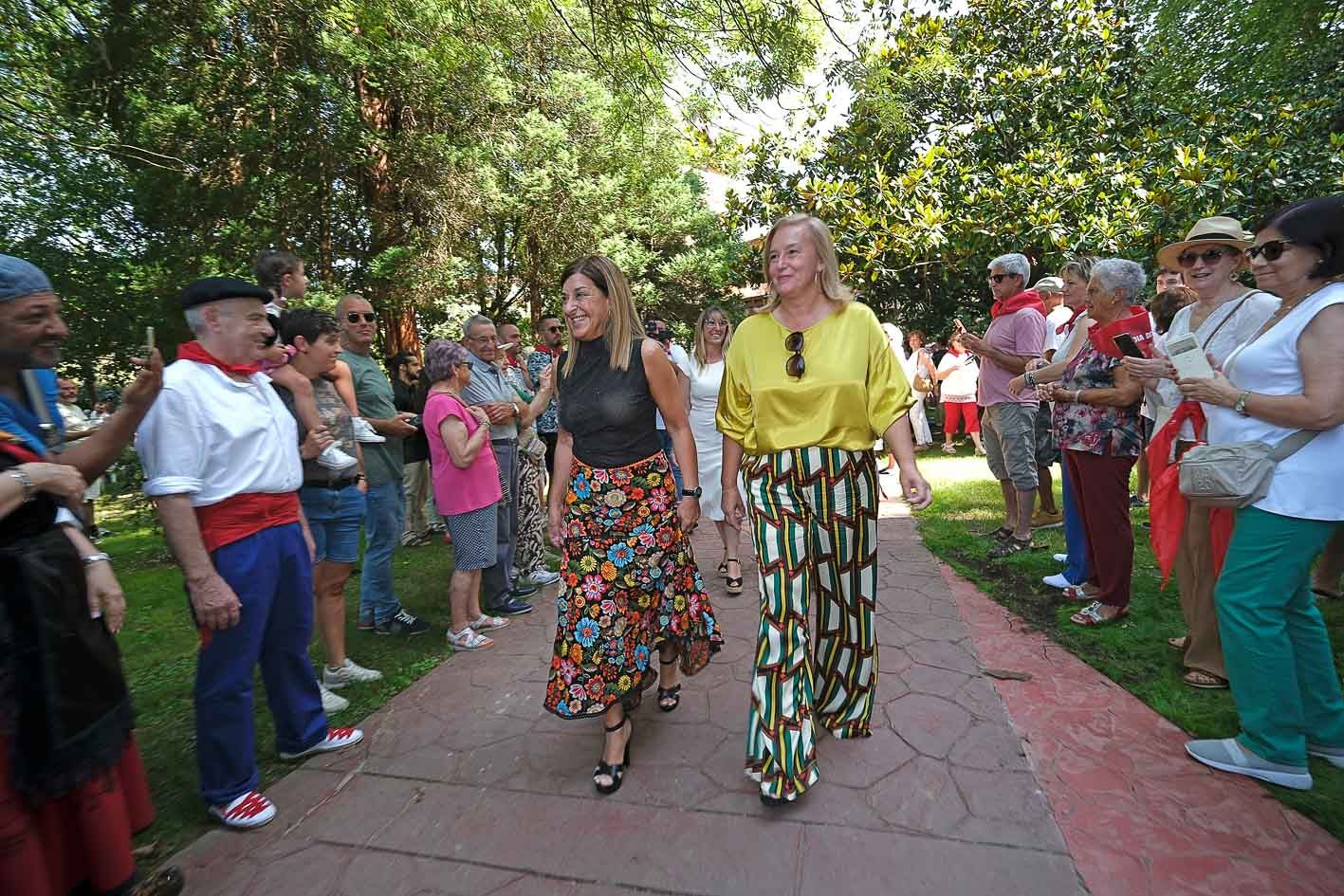 Buruaga y González Revuelta momentos antes del acto institucional.