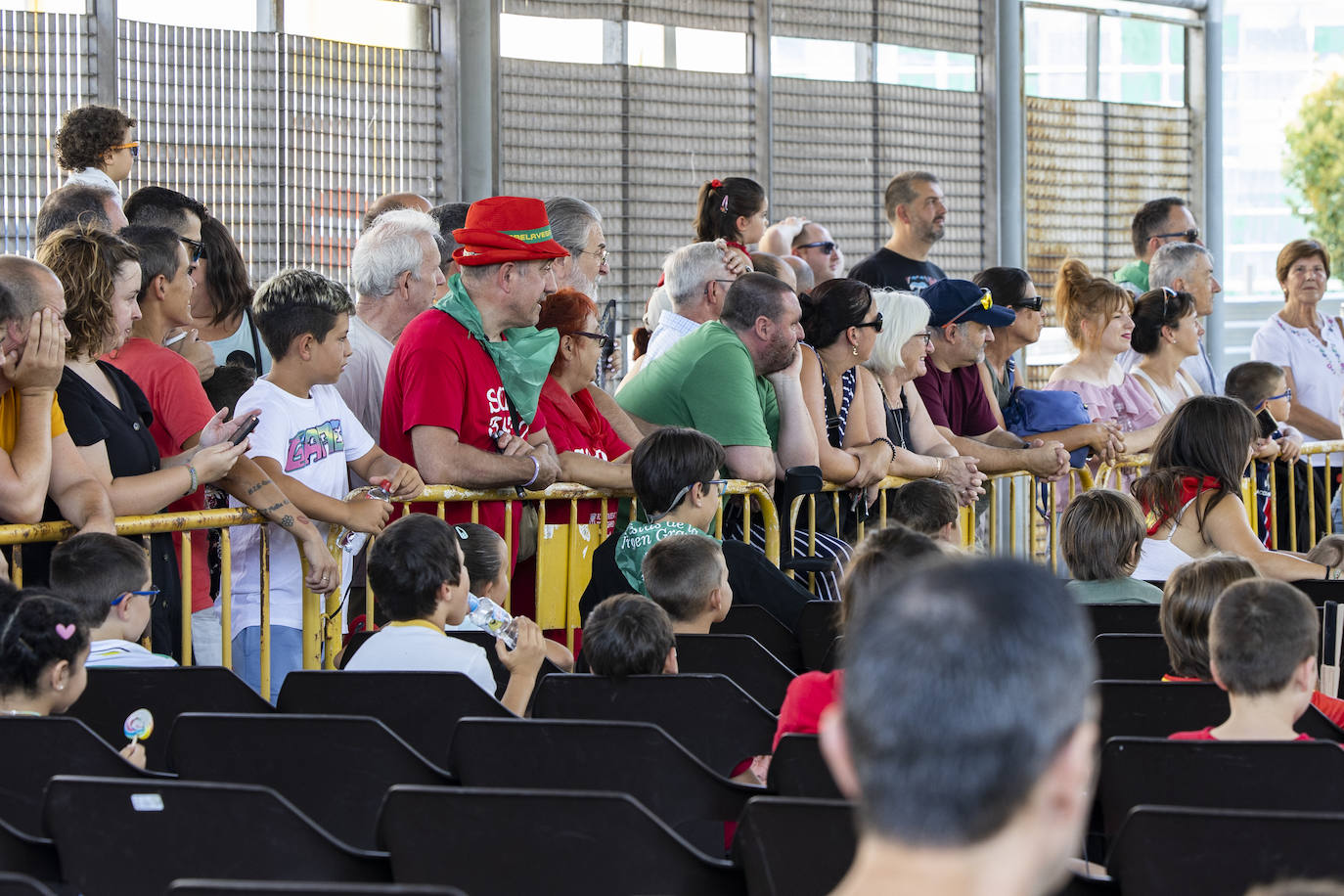 Los adultos, que también disfrutaron de Gorgorito de niños, disfrutan de la función tanto o más que sus hijos.