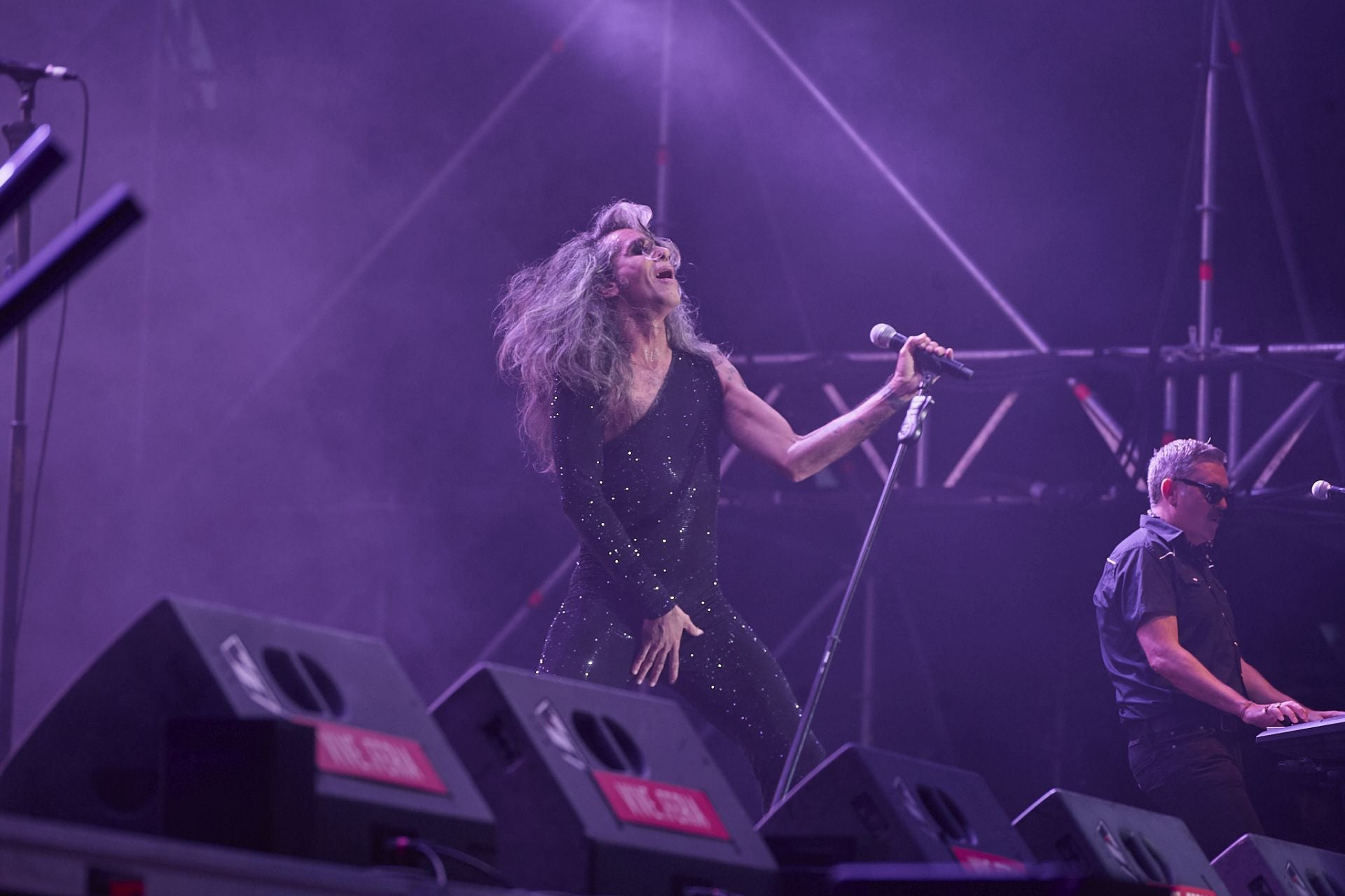 Saltos, brazos en alto y mucha música. Torrelavega disfrutó del concierto de las Nancys Rubias