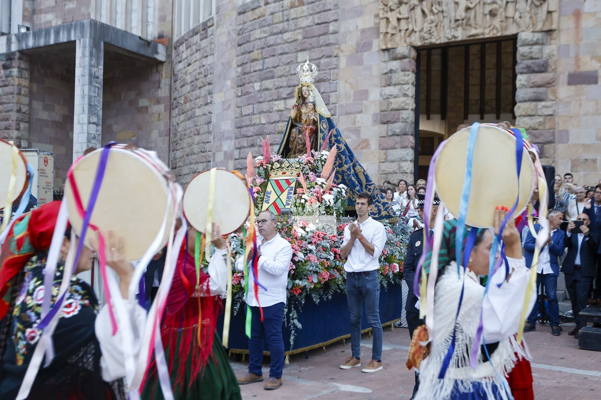 Los picayos se despiden después de su actuación ante La Patrona.