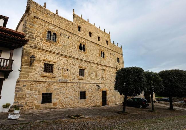 El Palacio Velarde. Deslumbra por fuera y está lleno de experiencias por centro.