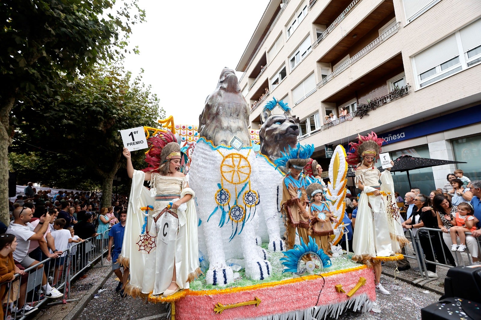 Miles de personas han asistido al evento, uno de los más emblemáticos de La Patrona. 