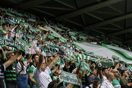 La grada, minutos antes del arranque del partido.