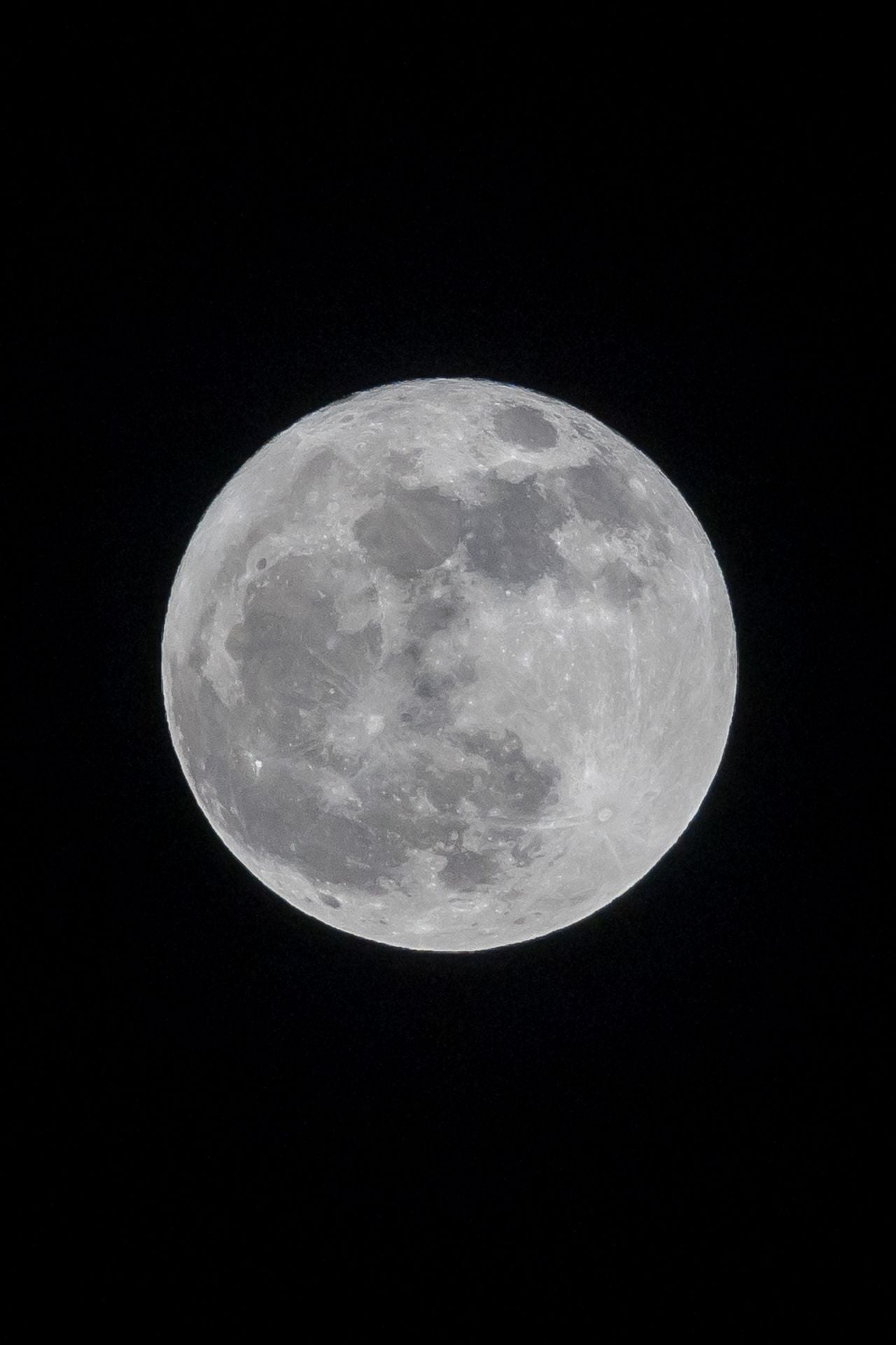 Según la NASA, la 'superluna' se ha visto más grande y brillante de lo habitual.