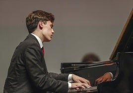 El pianista canadiense durante su interpretación en el Palacio de Festivales donde resultó ganador del Concurso Internacional de Piano.