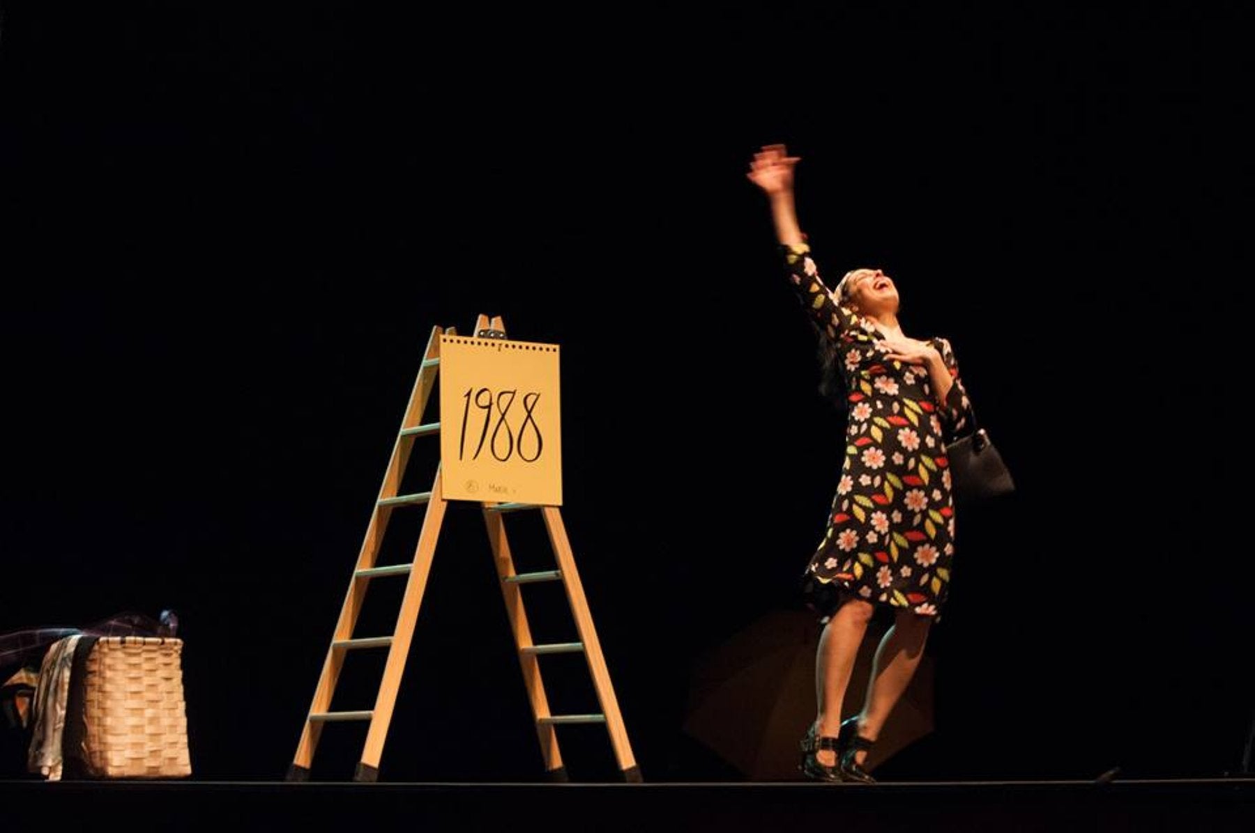 La actriz torrelaveguense María Castillo, en una escena de la obra 'María se aburre en lo celestial'.