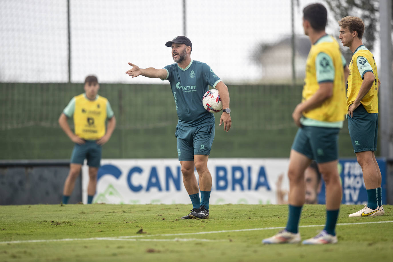 El técnico dirige la sesión