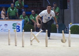 Fran Rucandio lidera, junto a Mario Pellón, el Campeonato de España de Primera tras derribar 133 bolos.