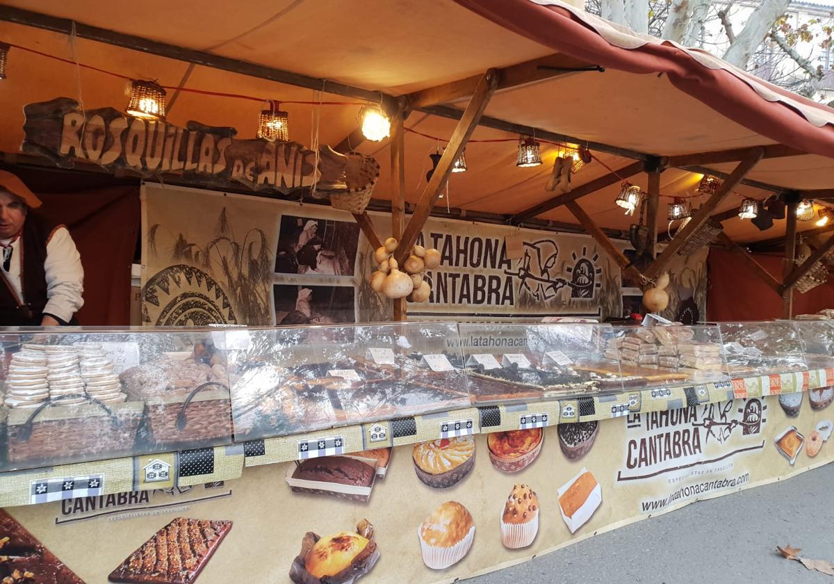 El puesto de La Tahona Cántabra vuelve un año más a la Alameda con sus dulces tradicionales.