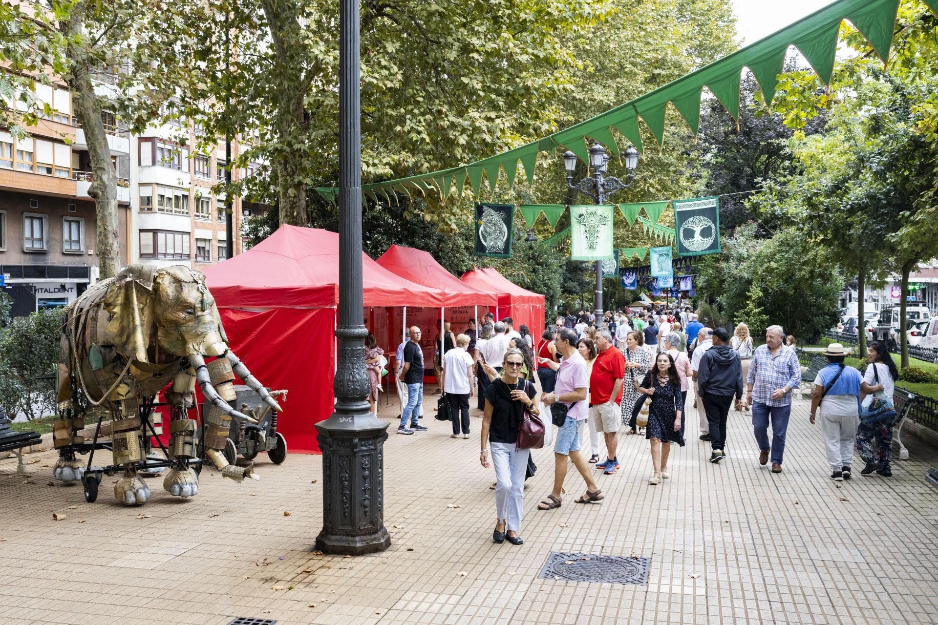 El ambiente ha estado animado desde el arranque de la feria.