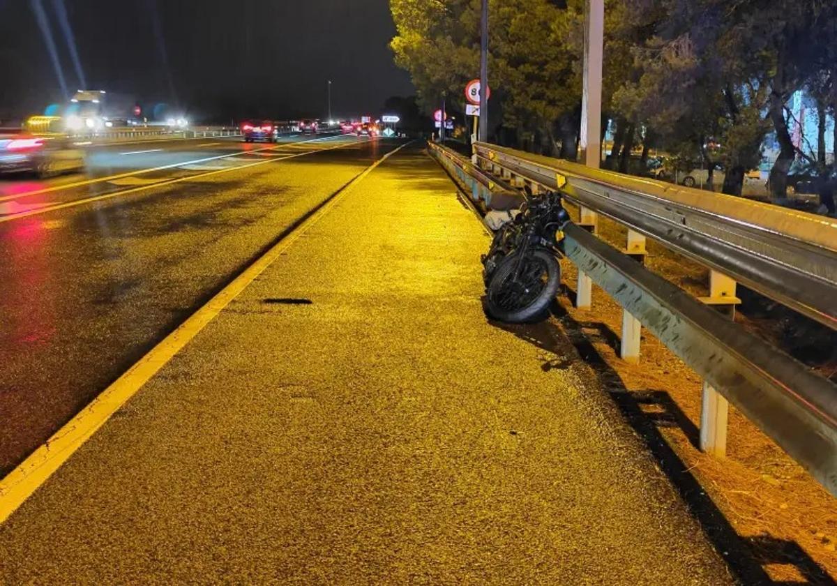 La motocicleta conducida por Cobo Terán cayó sobre la autovía A-2 en sentido Barcelona.