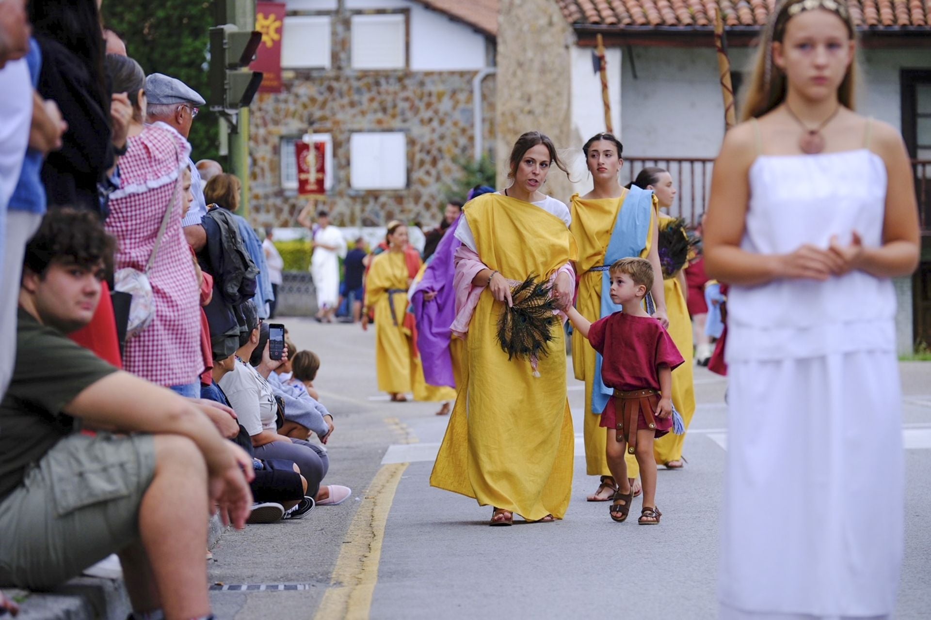 Una joven romana durante el desfile.