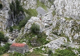 La ruta de la Canal del Texu, que discurre entre Poncebos y Bulnes.