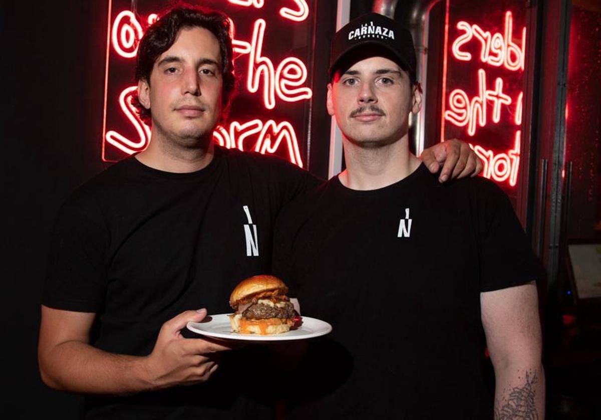 Miguel Crespo y Javier Pérez, de La Carnaza, con La Montañesa, su propuesta para The Burger Champions.