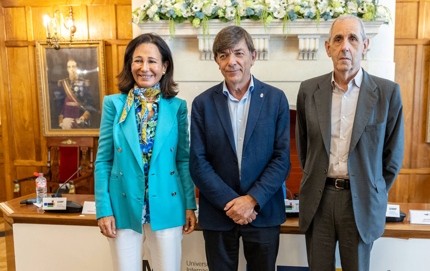 Ana Botín, Carlos Andradas y Antonio Ortiz en la clausura del encuentro