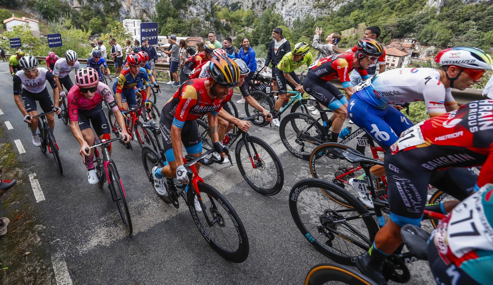 La montaña será este miércoles también protagonista. El año pasado el pelotón salió de Liencres y llegó a la localidad de Bejes.