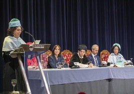 La traductora Cristina Gómez Baggethun durante su intervención.