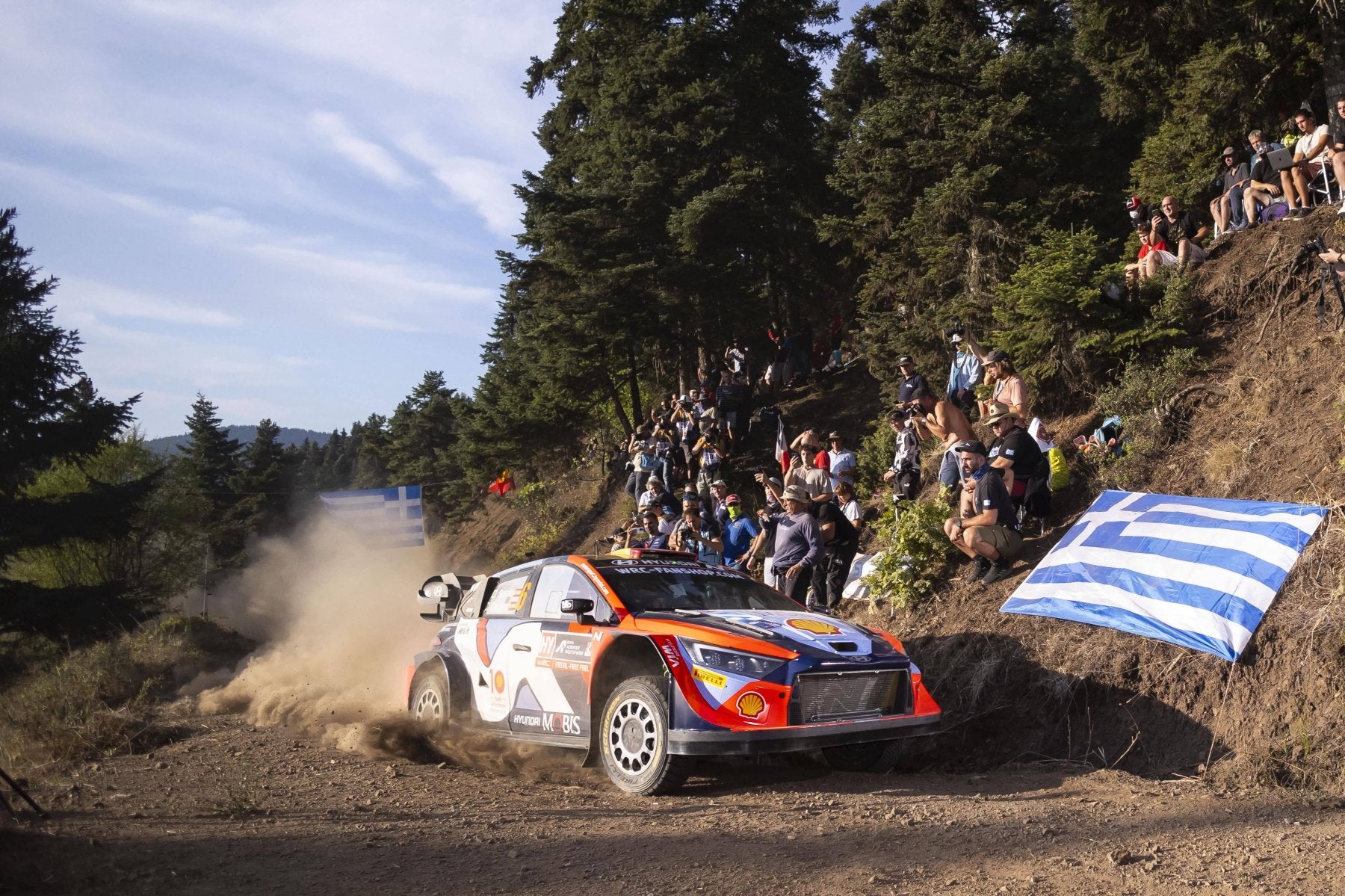 El piloto cántabro Dani Sordo, en uno de los tramos disputados ayer en el Rally de Grecia.