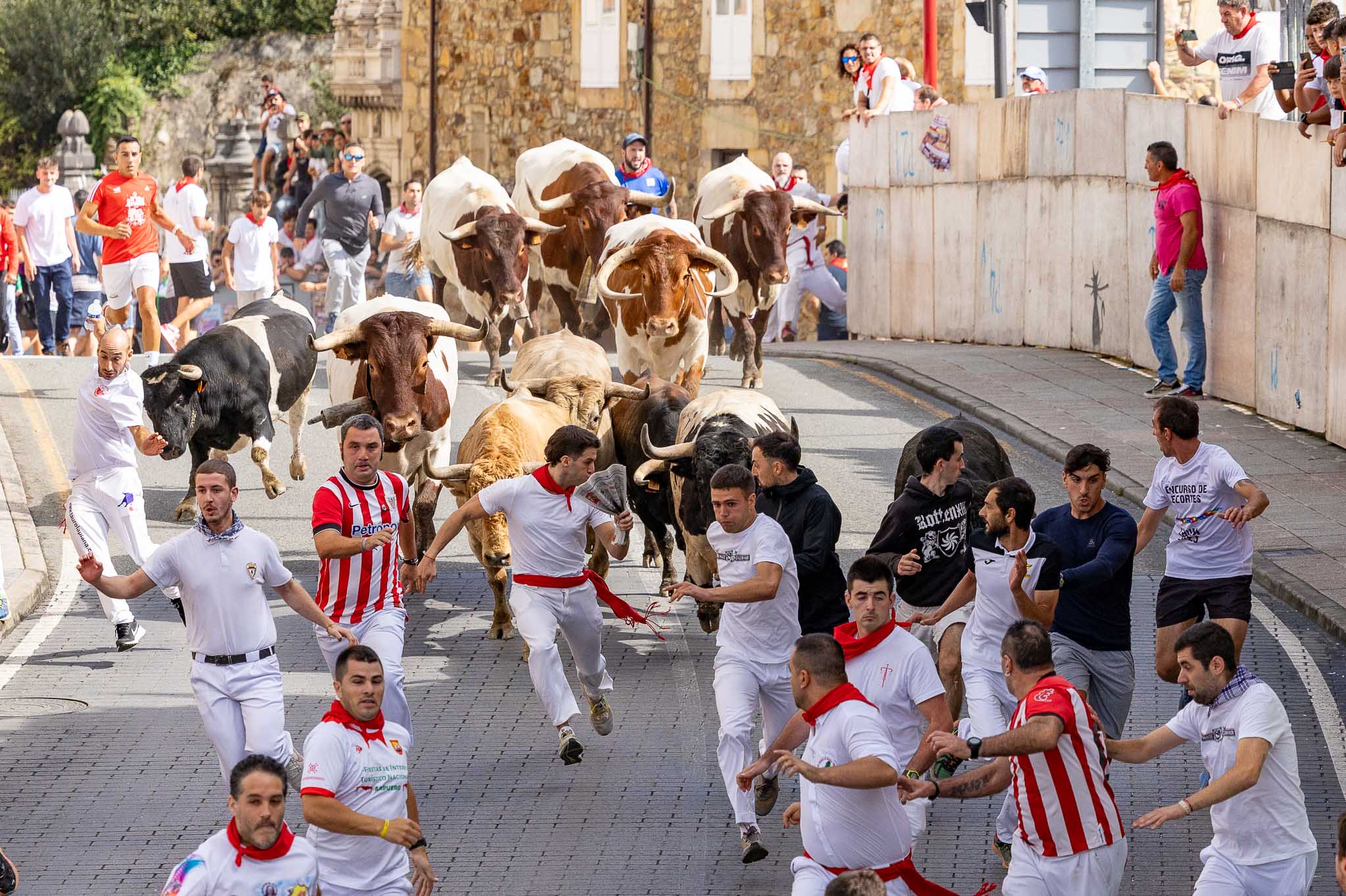 El tercer encierro de Ampuero, en imágenes