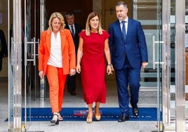 La presidenta con los dos nuevos consejeros