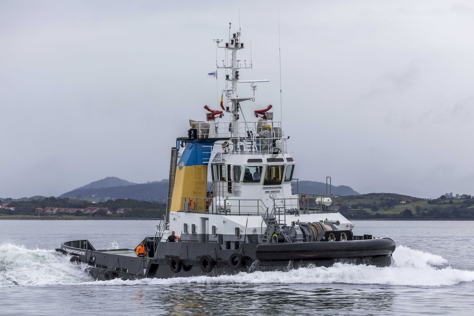 El barco ya ha comenzado a operar en Santander.