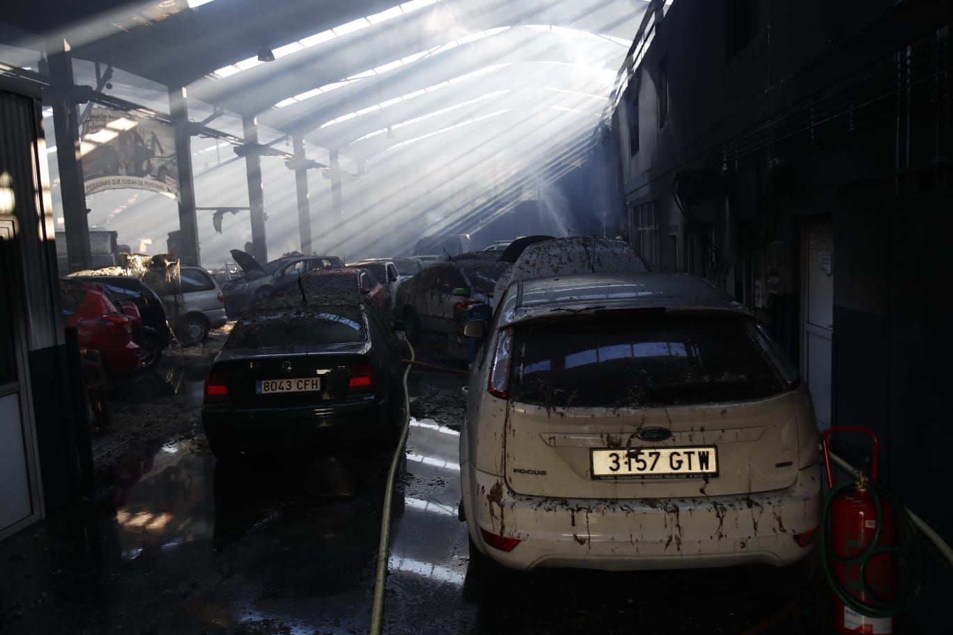 Así quedaron los coches que había dentro del taller Isidoro San Justo