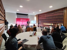 Imagen de la jornada llevada a cabo en el mes de junio con los comerciantes donde surgió la idea de crear esta solución.