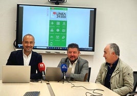 El alcalde Javier López Estrada, el concejal de Dinamización y TICS Jesús Sánchez y el jefe del Servicio de Informática Hugo Caneiro presentaron la iniciativa