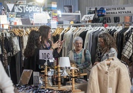 El público asistió ayer de forma constante a la primera jornada de la Feria Outlet de marcas, que se celebra en el Palacio de Exposiciones.