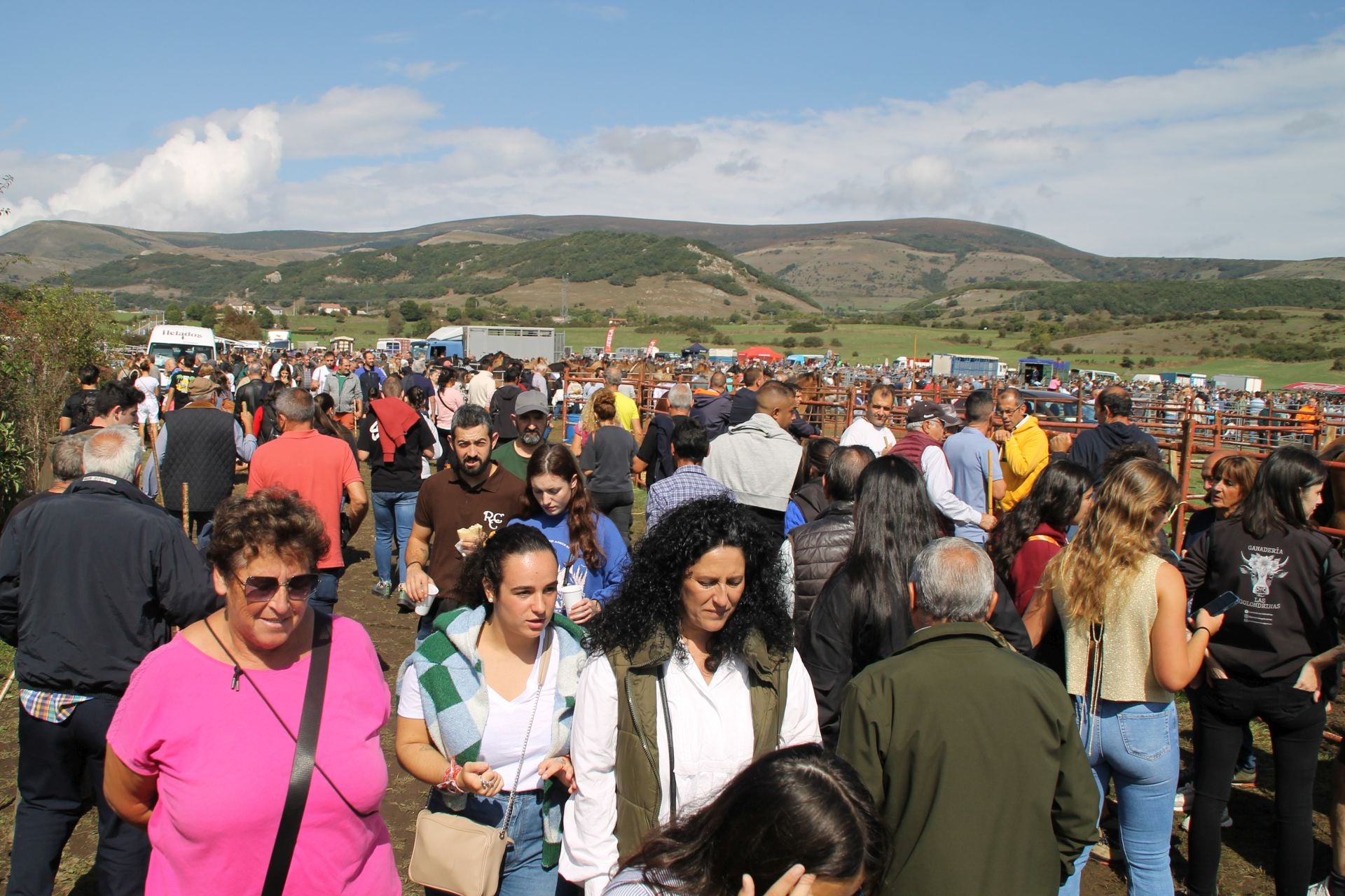 Los visitantes comenzaron a acudir a la feria entorno a las 10.00 horas y lo prolongaron hasta la hora de comer.