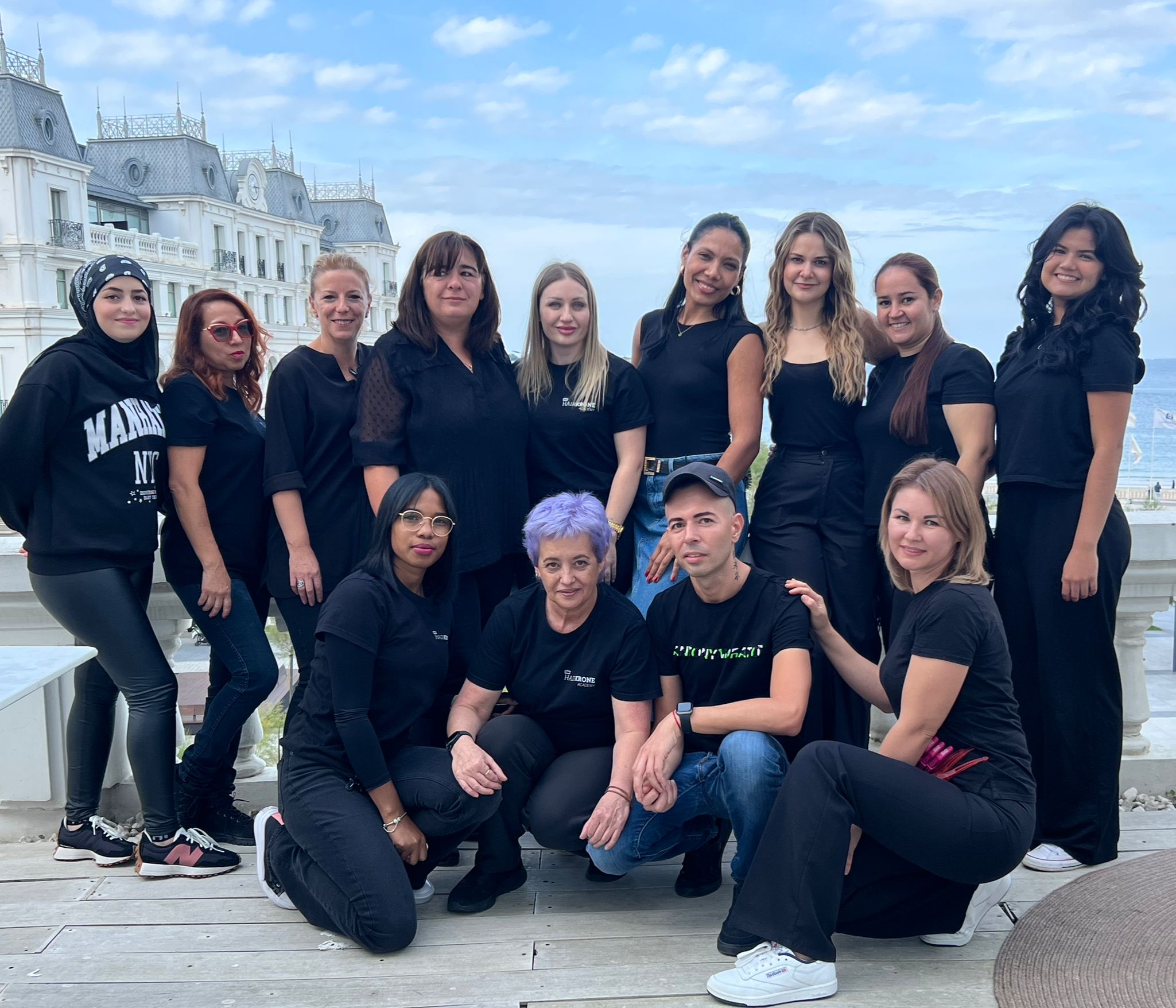 El equipo de Hair Krone Academy, responsable de la peluquería y el maquillaje en los desfiles: Salam Mohamad, Luz Delly, Martínez, Pilar Posada, Rosa M Saiz, Alina Televa, Diana Pereira, Laura Lavín, Fabiana Ojeda, Flor Núñez, Dialeleydy Severino, Yolanda Fernández, Samir Aimar y Rodica Nazar.