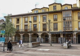 Los aleros de la vieja edificación son de madera y se encuentran muy deteriorados por las goteras.