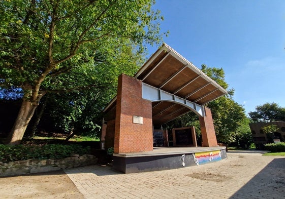 El auditorio, situado en el área del parque de La Robleda.