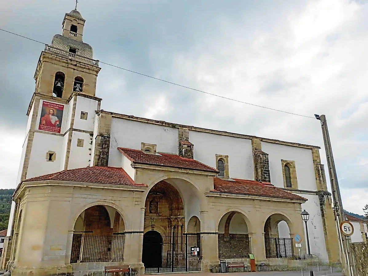 Parroquia de Liendo en cuyo exterior se colocará este sábado la estatua gigante.