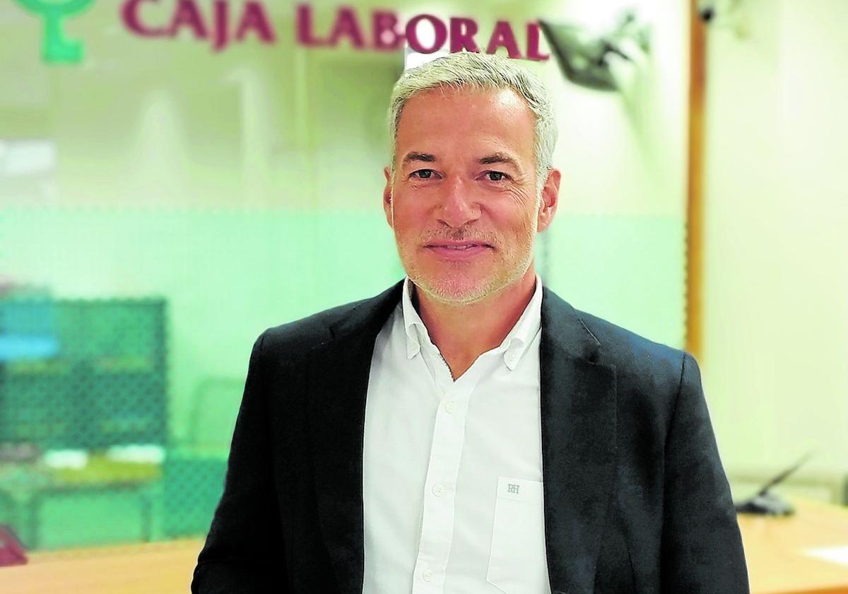 Héctor Sainz. Director de oficina de Laboral Kutxa en Torrelavega.