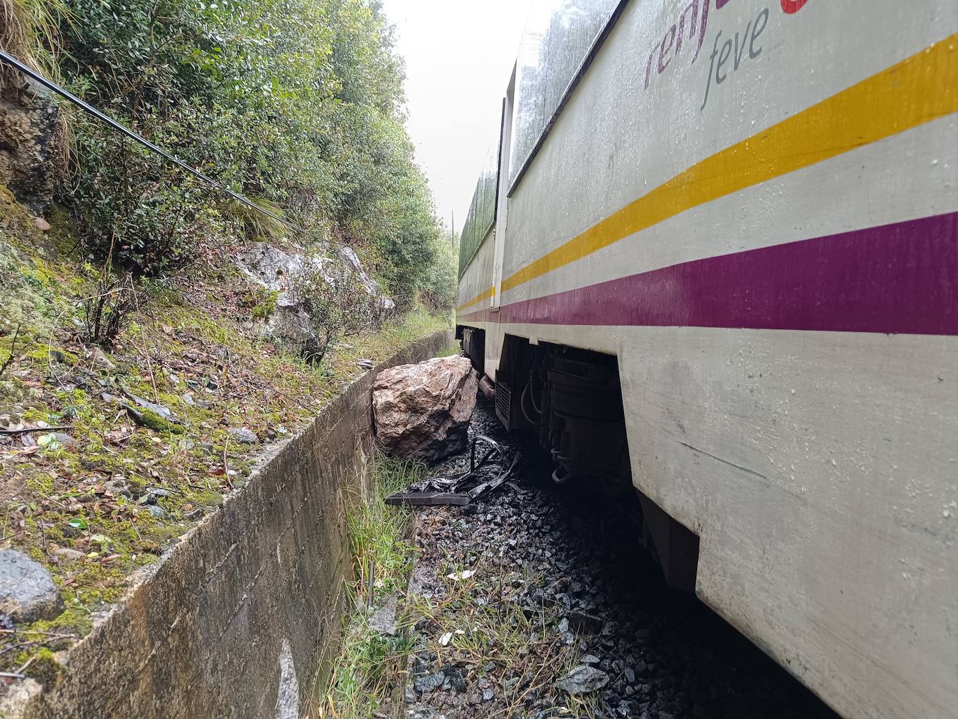 Imágenes del descarrilamiento del tren Santander-Bilbao