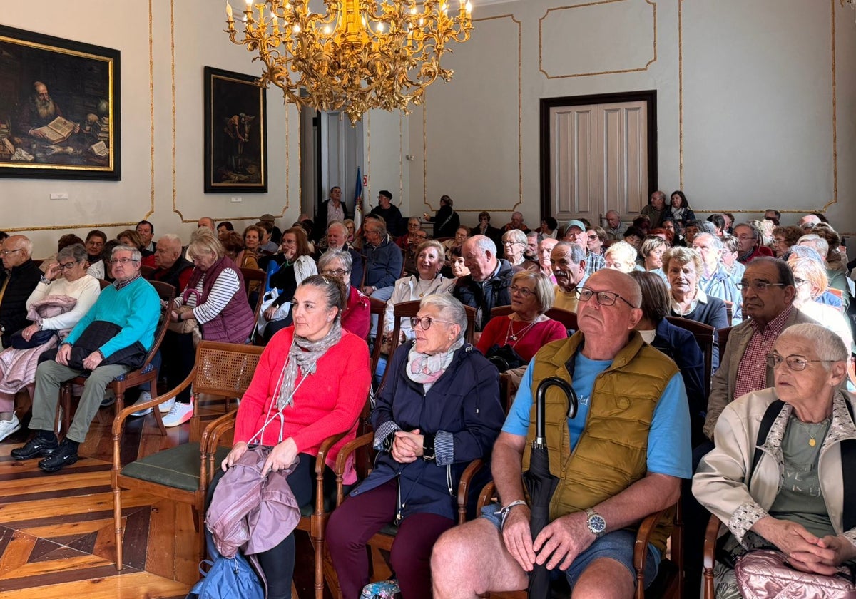 Recepción de los mayores en el Ayuntamiento de Santoña.