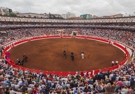 Imagen de la plaza de Cuatro Caminos durante una jornada de feria.