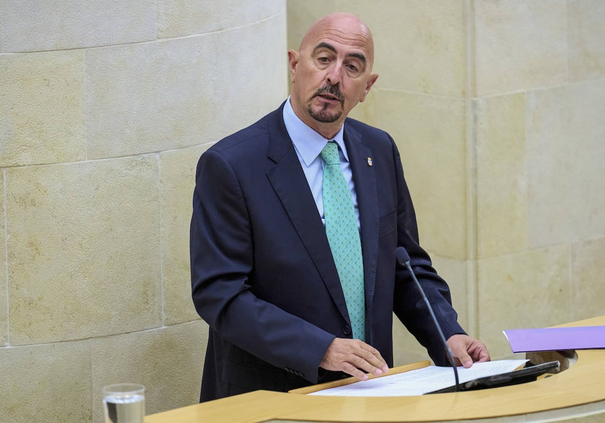 El consejero de Salud, César Pascual, en una intervención en el Parlamento.