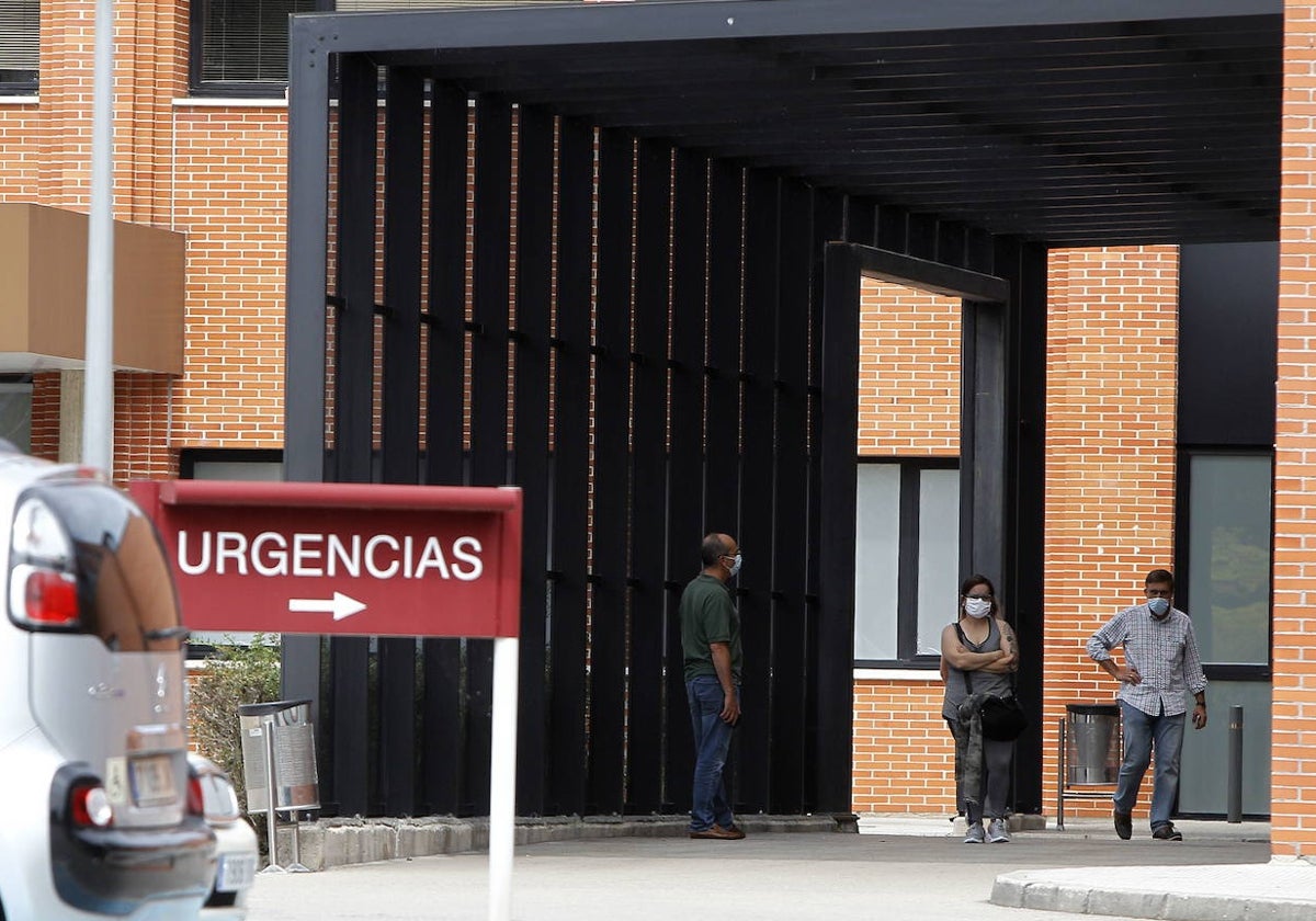 Entrada al servicio de Urgencias del Hospital Sierrallana.