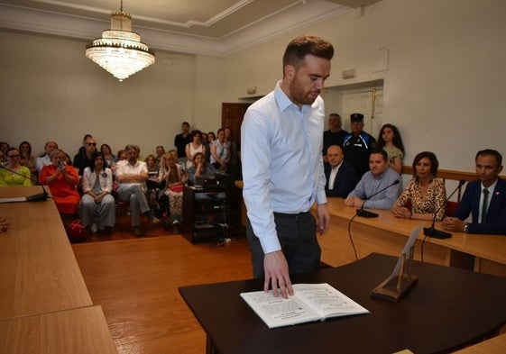 Gonzalo Saiz en la constitución de la nueva Corporación de Los Corrales.