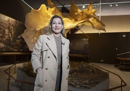 Eva García Sáenz de Urturi en el Centro de Arte Rupestre Alberto I De Mónaco, en Puente Viesgo.