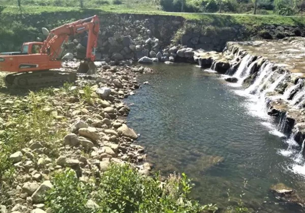 Medidas para mejorar el cauce del río Los Llares en Arenas